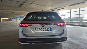 Volkswagen Passat PHEV 2025 come va