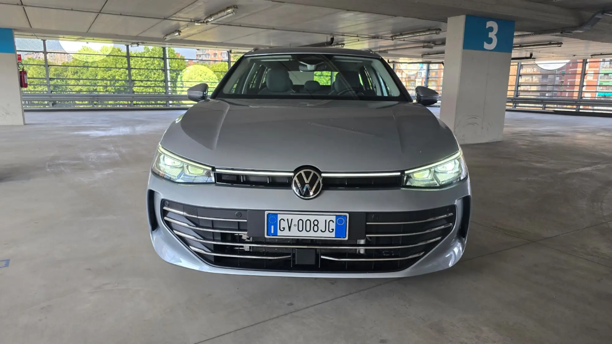 Volkswagen Passat PHEV 2025 come va - 12