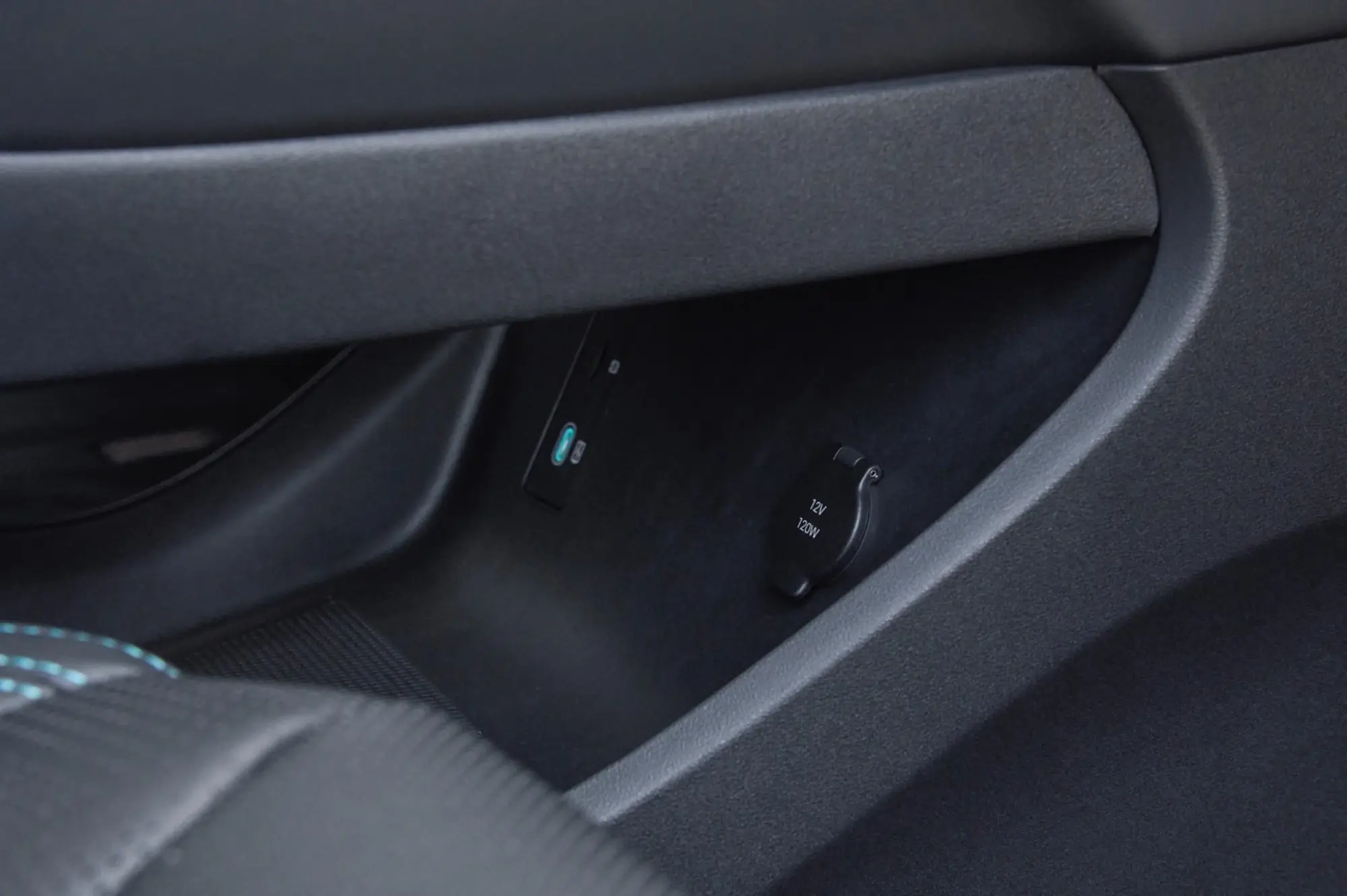 BYD Seal 6 DM-i Touring - Foto ufficiali - 51