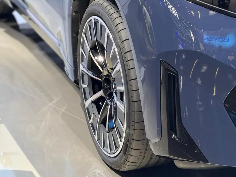 BMW iX3 - Salone di Monaco 2025 - 4