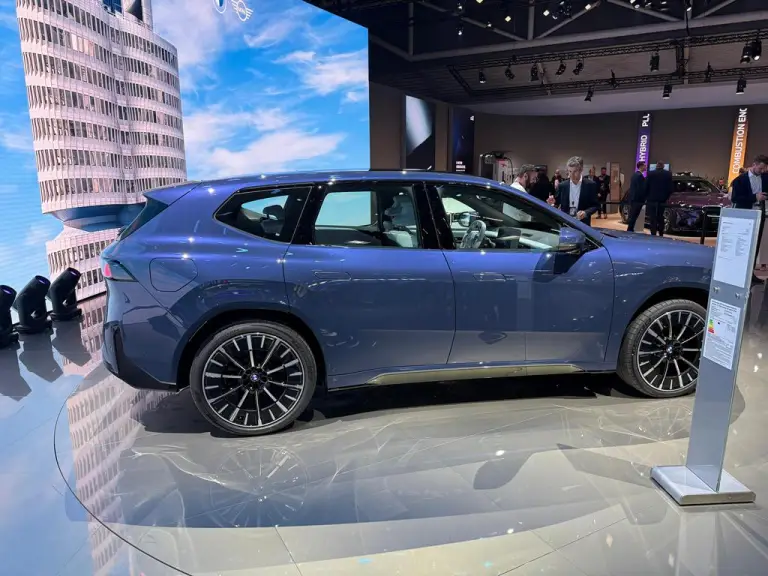 BMW iX3 - Salone di Monaco 2025 - 5