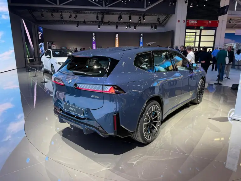 BMW iX3 - Salone di Monaco 2025 - 12