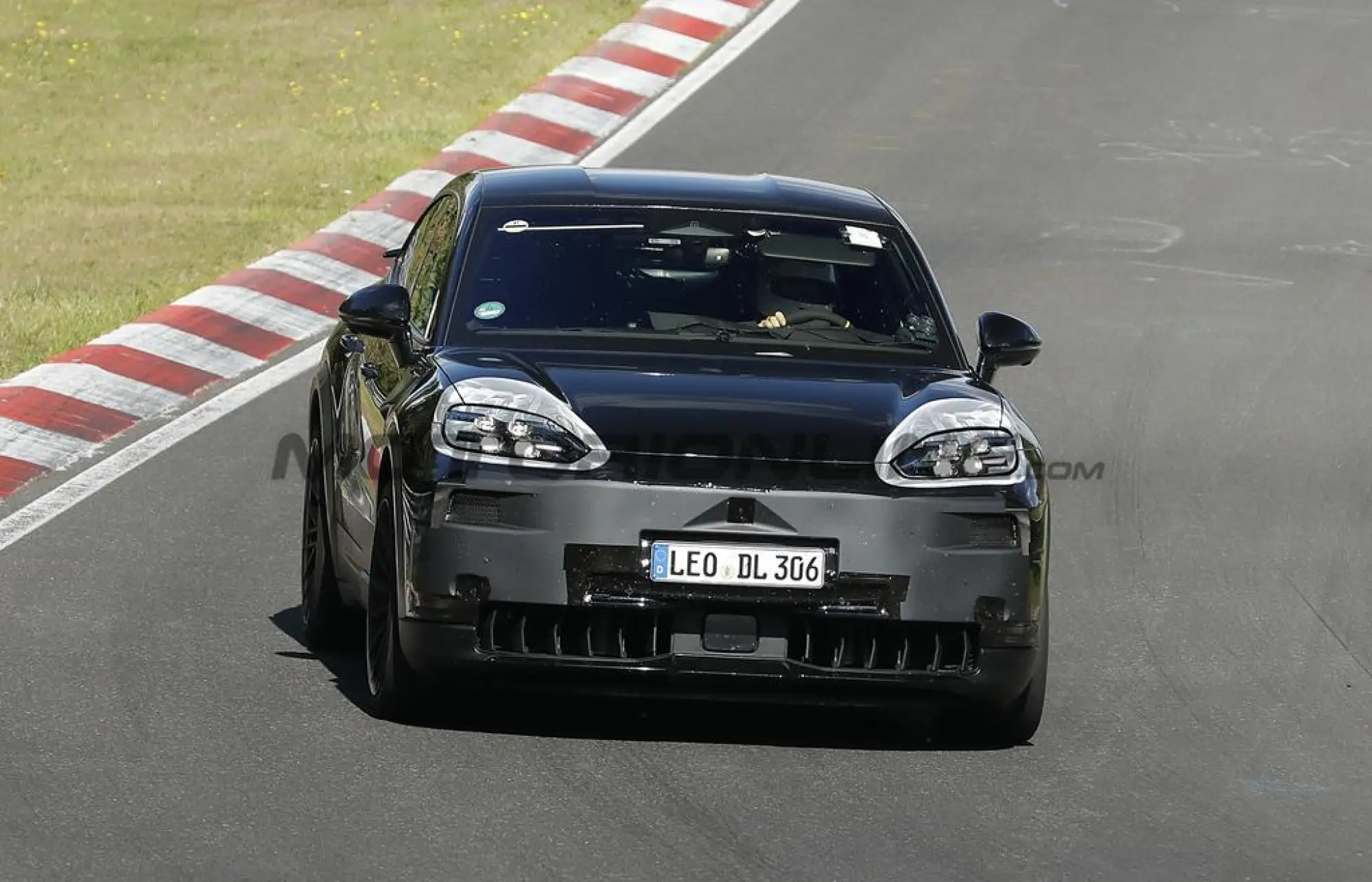 Porsche Cayenne Coupe Turbo GT 2027 - Foto spia 11-09-2025 - 5