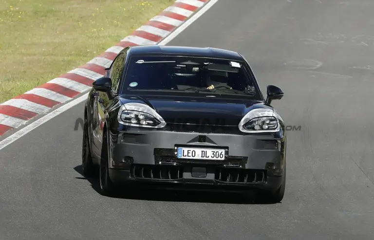 Porsche Cayenne Coupe Turbo GT 2027 - Foto spia 11-09-2025 - 5