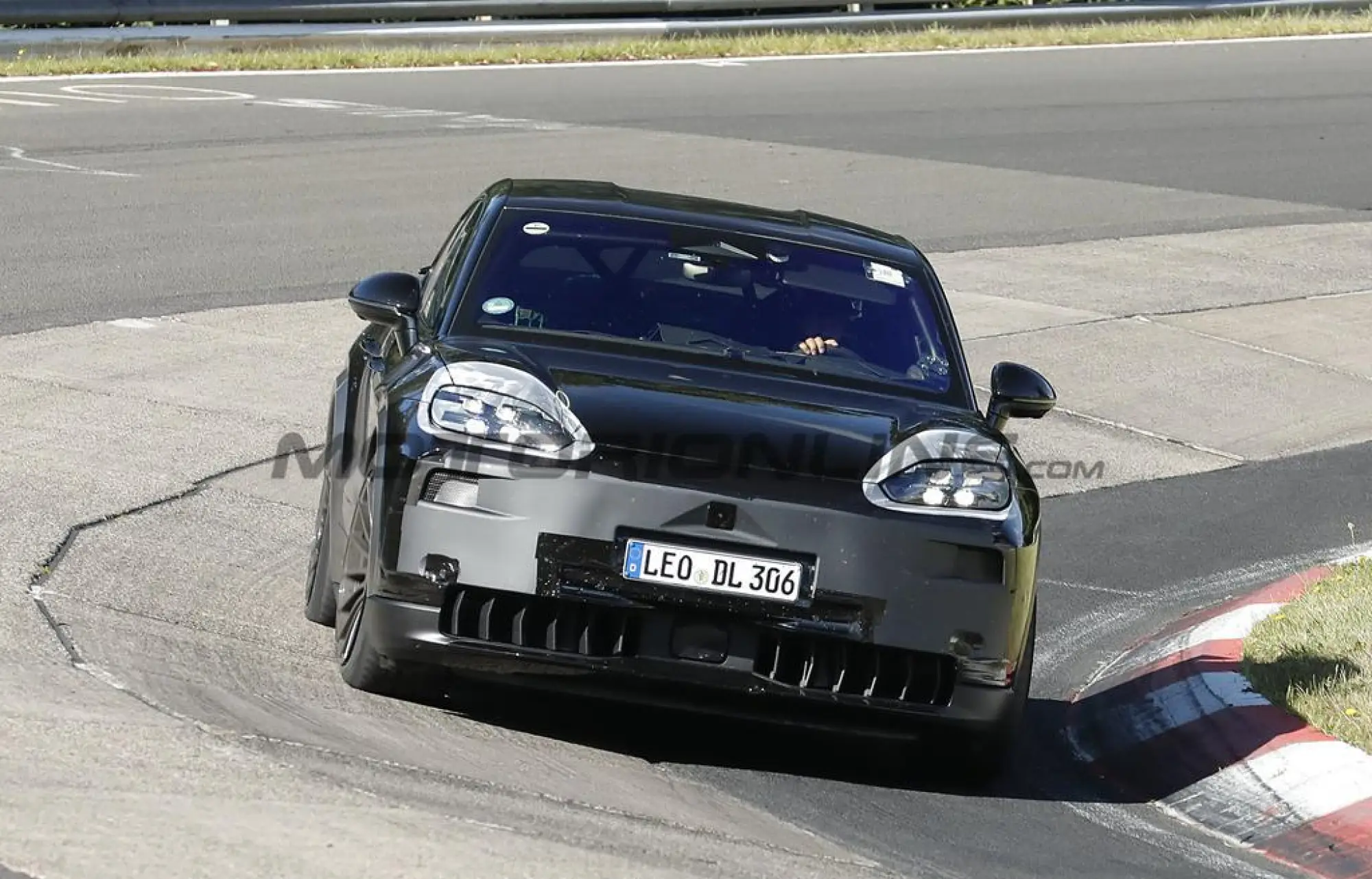 Porsche Cayenne Coupe Turbo GT 2027 - Foto spia 11-09-2025 - 10