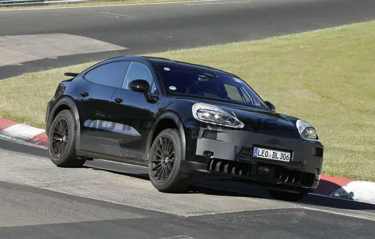 Porsche Cayenne Coupe Turbo GT 2027 - Foto spia 11-09-2025 - 11
