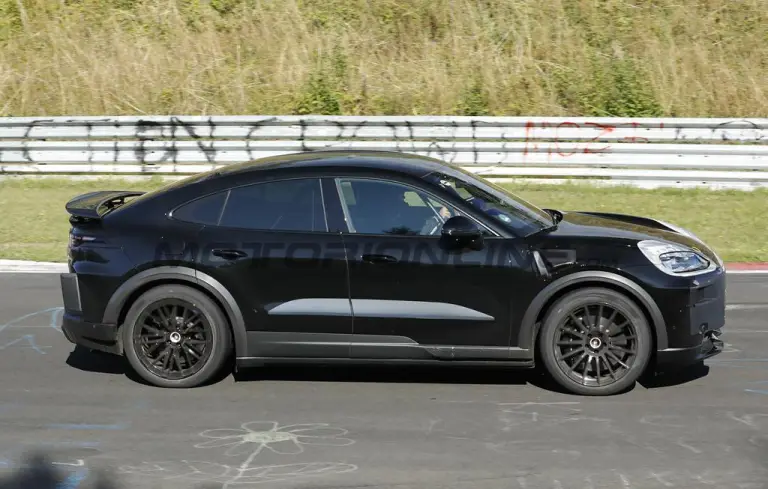 Porsche Cayenne Coupe Turbo GT 2027 - Foto spia 11-09-2025 - 9