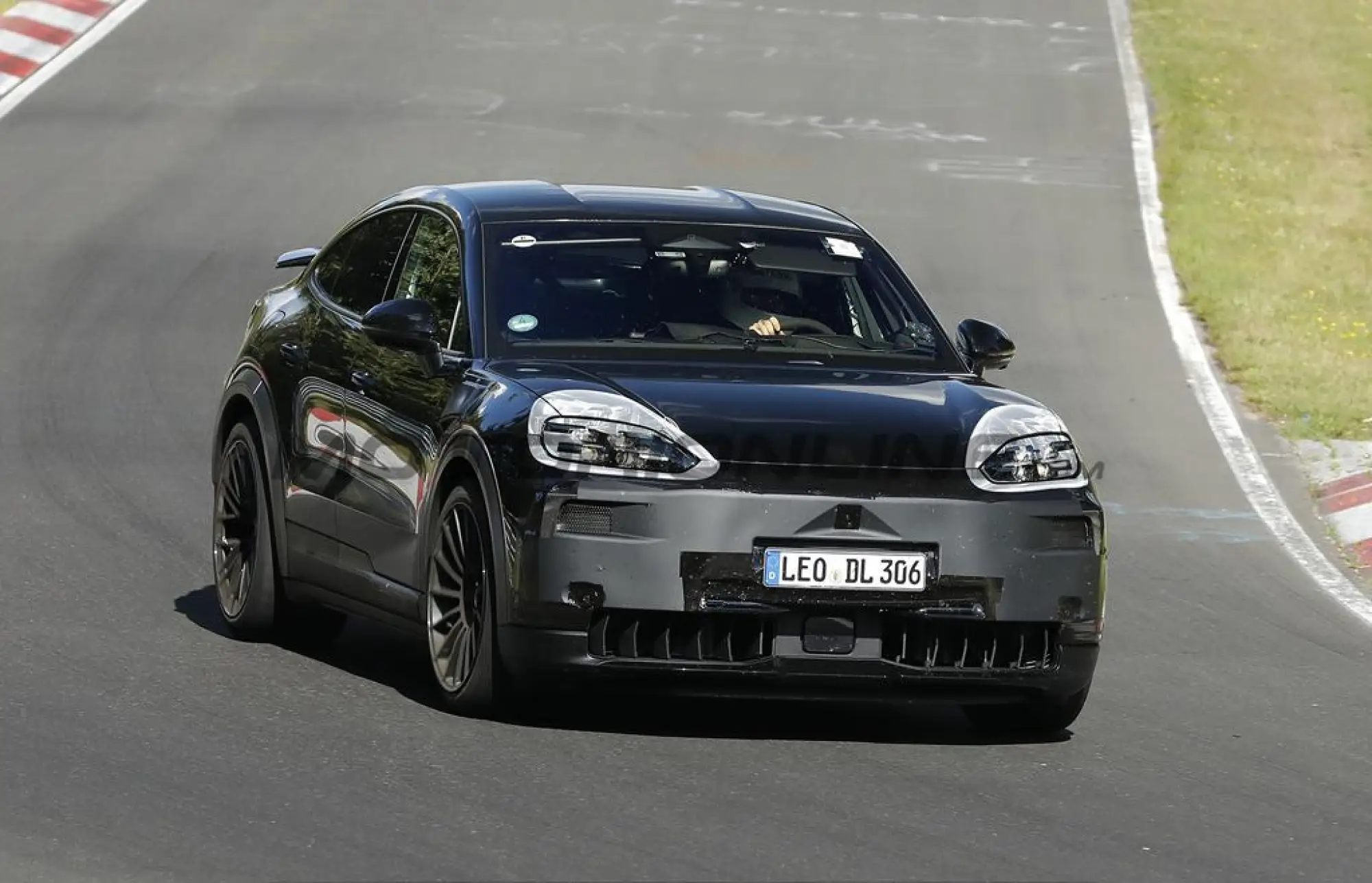 Porsche Cayenne Coupe Turbo GT 2027 - Foto spia 11-09-2025 - 1