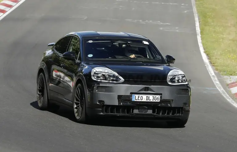 Porsche Cayenne Coupe Turbo GT 2027 - Foto spia 11-09-2025 - 1