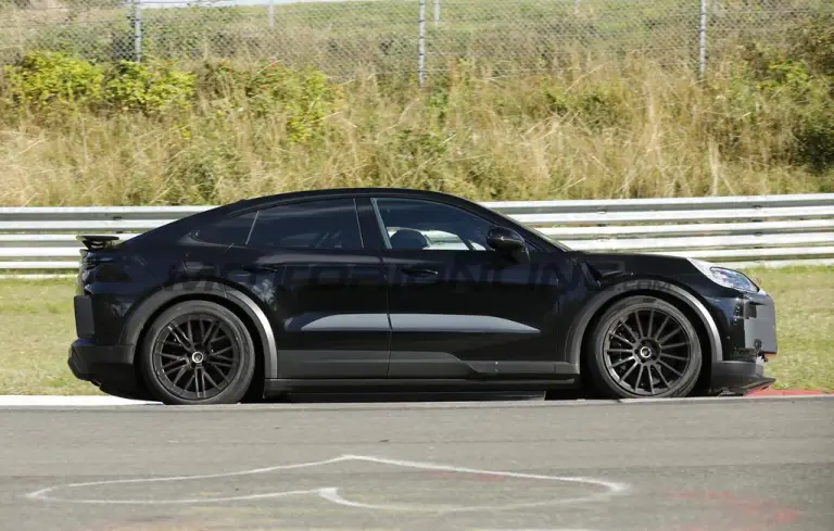 Porsche Cayenne Coupe Turbo GT 2027 - Foto spia 11-09-2025 - 2