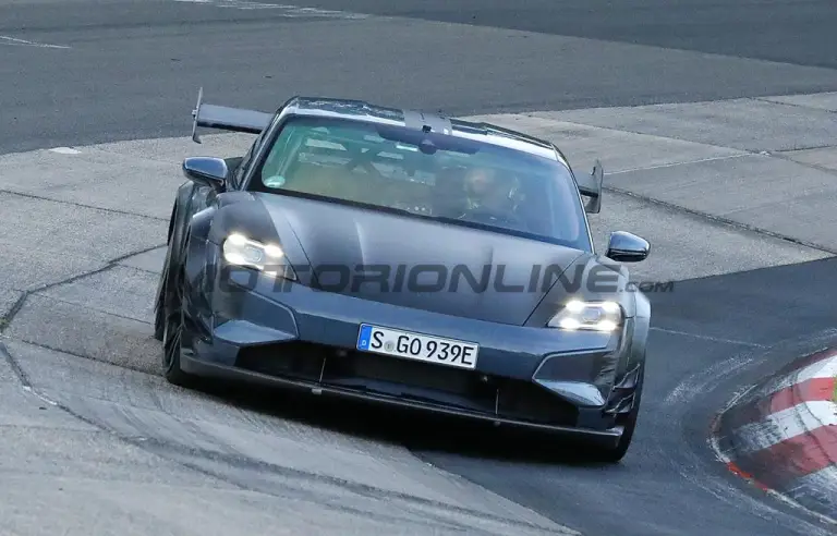Porsche Taycan Turbo GT4 RS - Foto spia 12-09-2025 - 1
