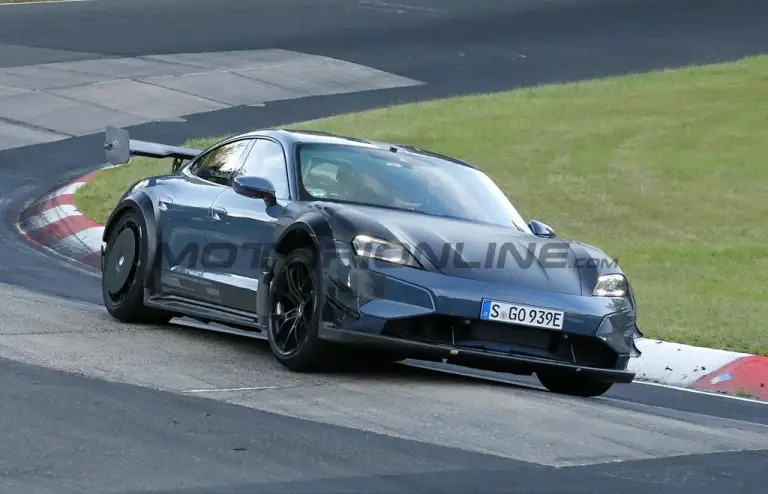 Porsche Taycan Turbo GT4 RS - Foto spia 12-09-2025 - 11