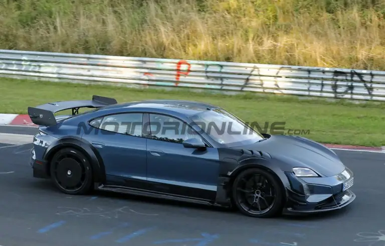 Porsche Taycan Turbo GT4 RS - Foto spia 12-09-2025 - 5