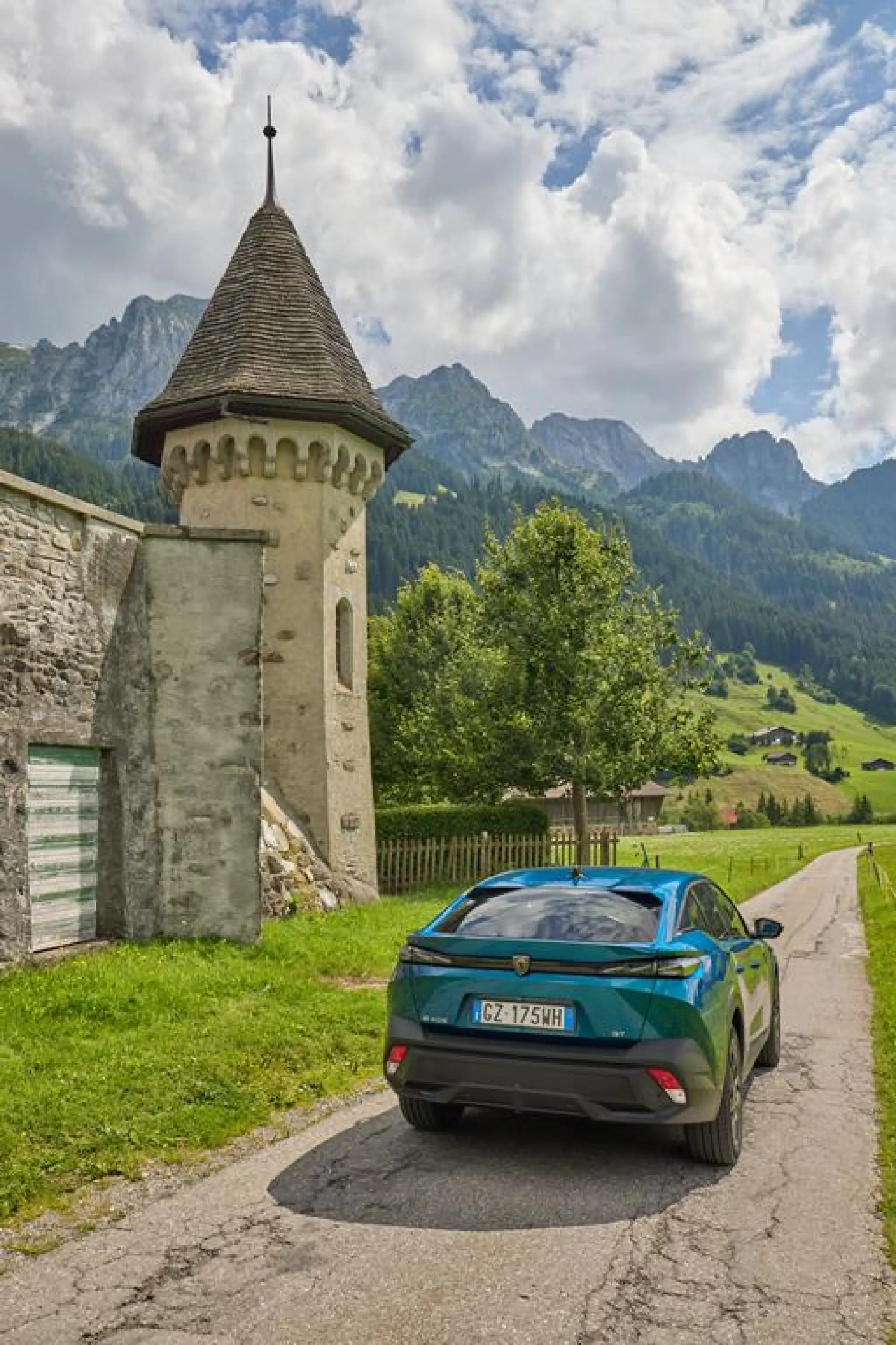Peugeot E-408 - Gstaad - 3