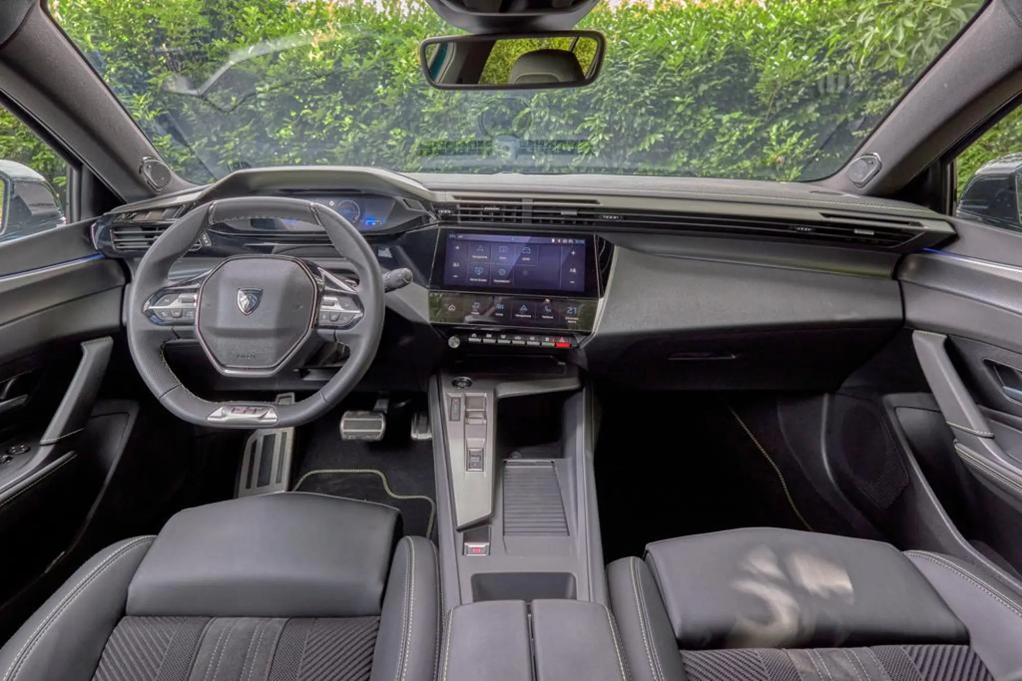 Peugeot E-408 - Gstaad - 9