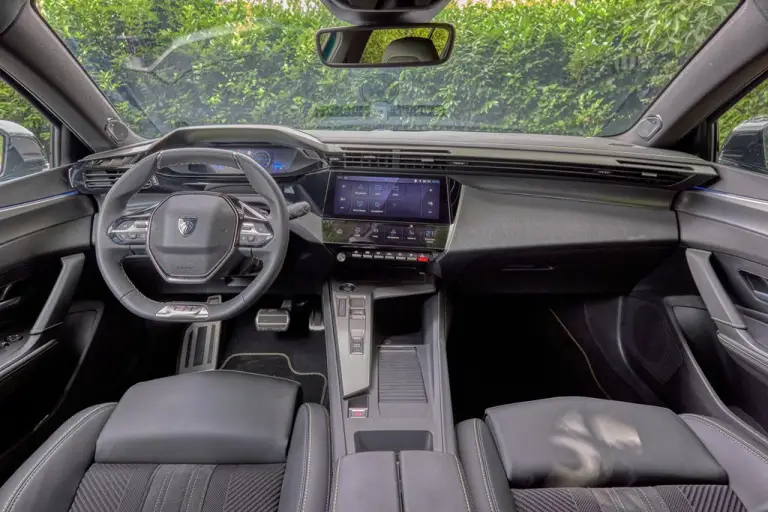 Peugeot E-408 - Gstaad - 9