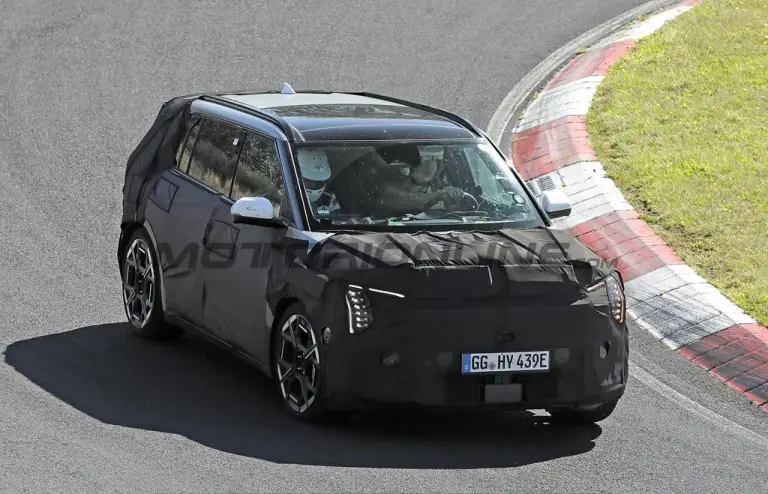 Kia EV3 GT - Foto spia 19-09-2025 - 1