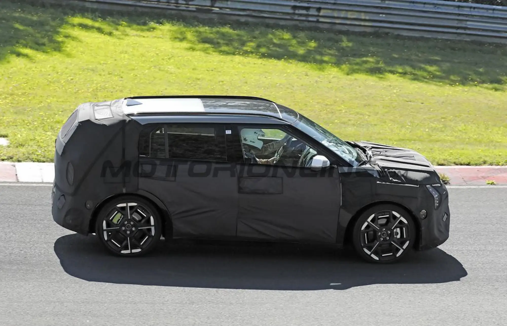 Kia EV3 GT - Foto spia 19-09-2025 - 4