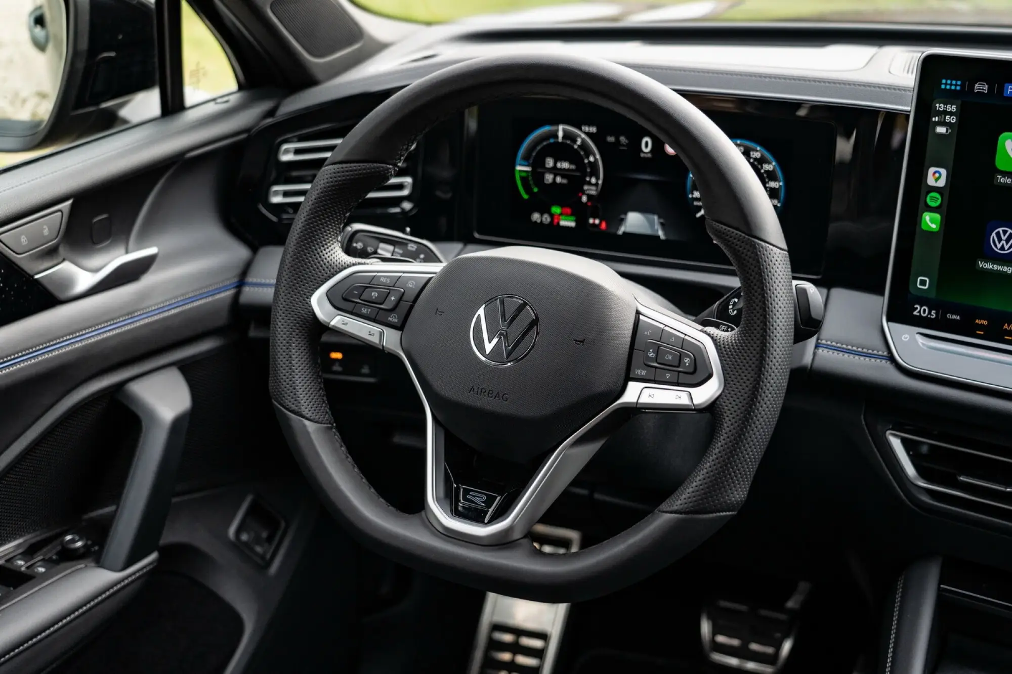 Volkswagen Tiguan e-hybrid 2025: prezzo, foto, dimensioni, allestimenti - 7