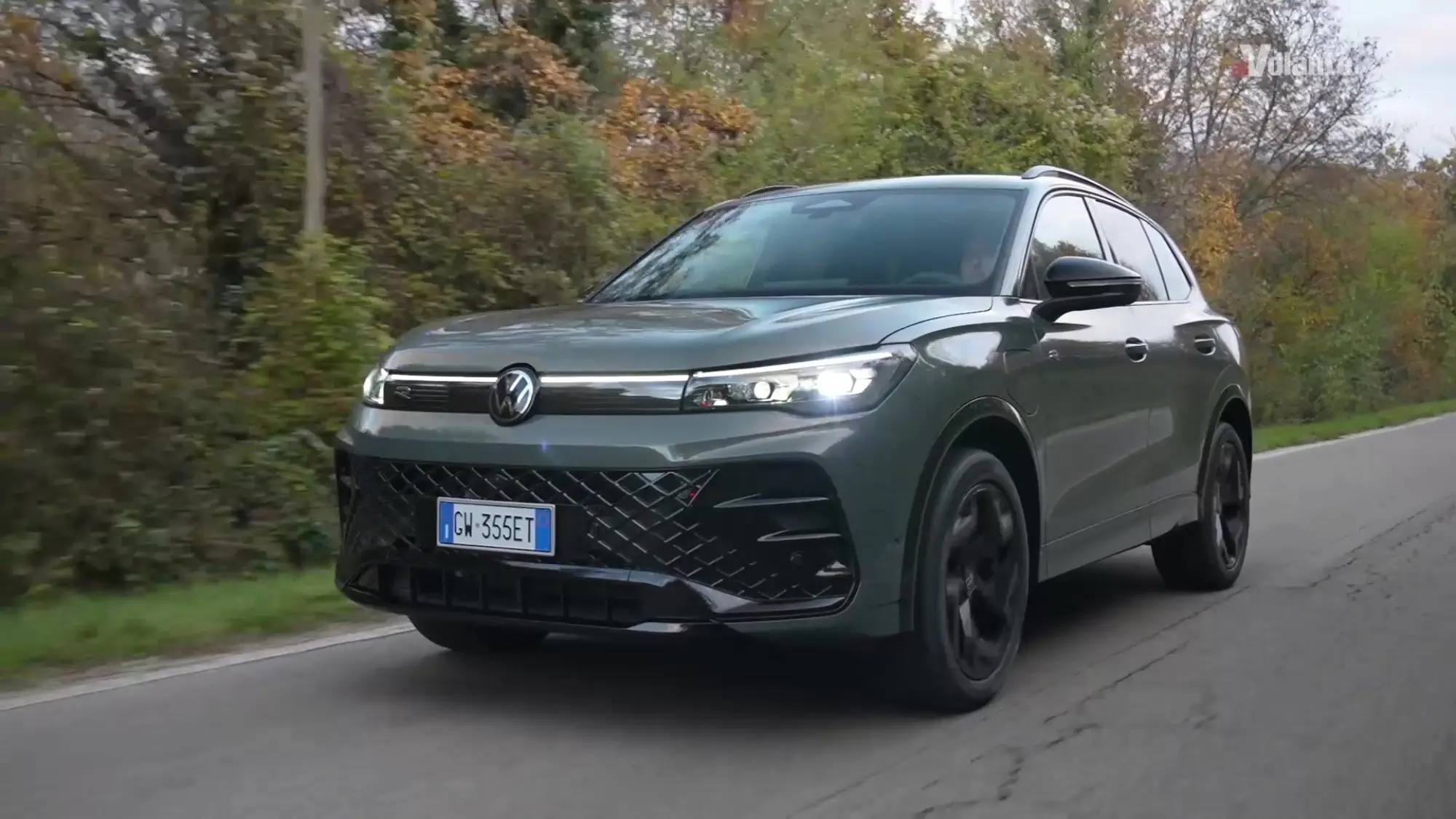 Volkswagen Tiguan e-hybrid 2025: prezzo, foto, dimensioni, allestimenti - 13