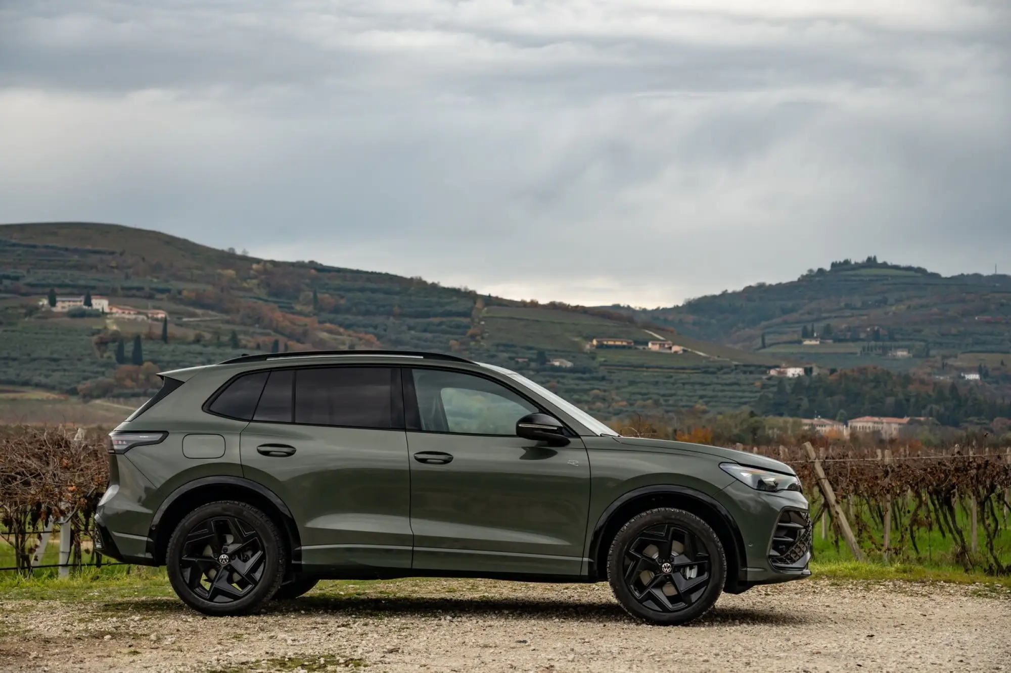 Volkswagen Tiguan e-hybrid 2025: prezzo, foto, dimensioni, allestimenti - 2