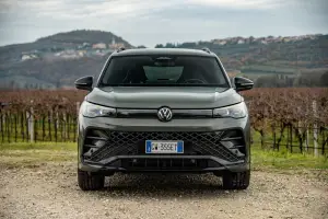 Volkswagen Tiguan e-hybrid 2025: prezzo, foto, dimensioni, allestimenti - 5