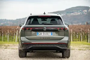 Volkswagen Tiguan e-hybrid 2025: prezzo, foto, dimensioni, allestimenti - 10