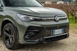 Volkswagen Tiguan e-hybrid 2025: prezzo, foto, dimensioni, allestimenti - 8