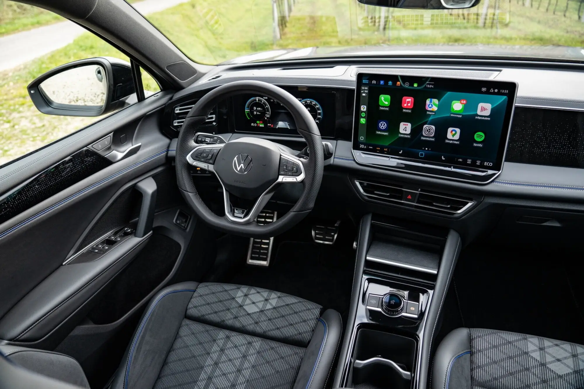Volkswagen Tiguan e-hybrid 2025: prezzo, foto, dimensioni, allestimenti - 6