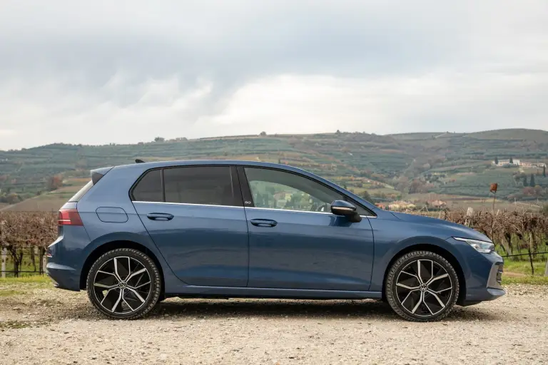 Volkswagen Golf 2025 e-hybrid (e non solo): prezzo, foto, dimensioni, allestimenti - 8