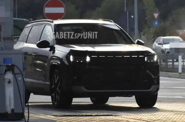 Jeep Compass 2026 - Foto spia 22-09-2025 - 13