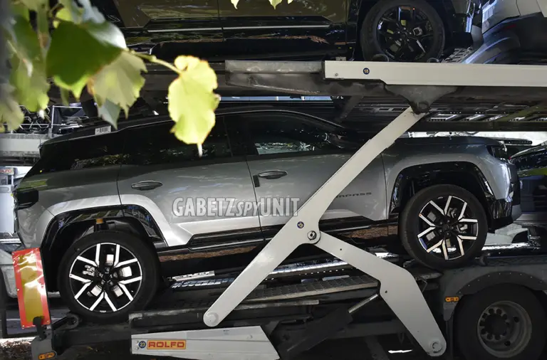 Jeep Compass 2026 - Foto spia 22-09-2025 - 3