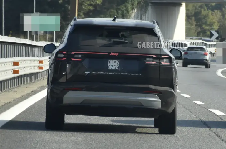 Jeep Compass 2026 - Foto spia 22-09-2025 - 12