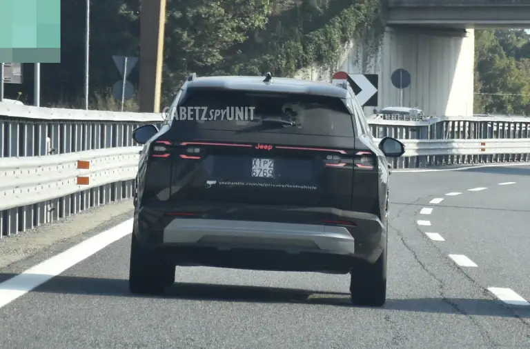 Jeep Compass 2026 - Foto spia 22-09-2025 - 10