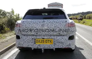 Bentley SUV compatto EV 2027 - Foto spia 23-09-2025 - 14