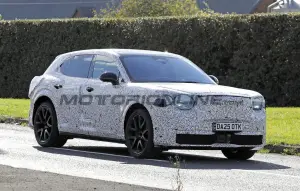 Bentley SUV compatto EV 2027 - Foto spia 23-09-2025 - 10