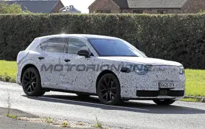 Bentley SUV compatto EV 2027 - Foto spia 23-09-2025 - 4