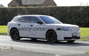 Bentley SUV compatto EV 2027 - Foto spia 23-09-2025 - 3