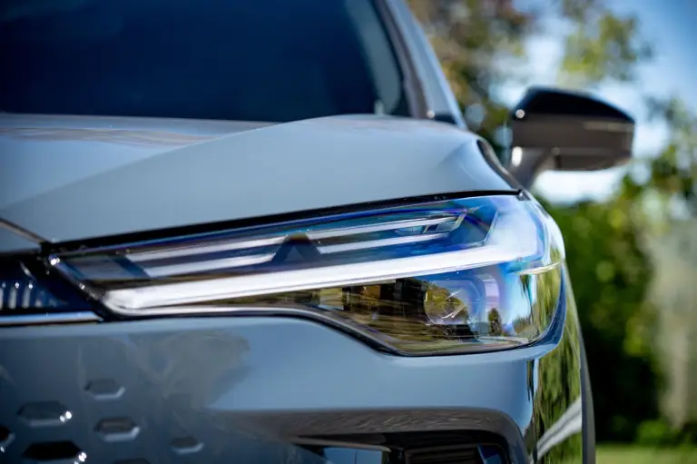 Toyota Corolla Cross 2025 - Foto dinamiche - 13