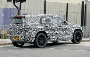 Land Rover Defender 80 - Foto spia 28-09-2025