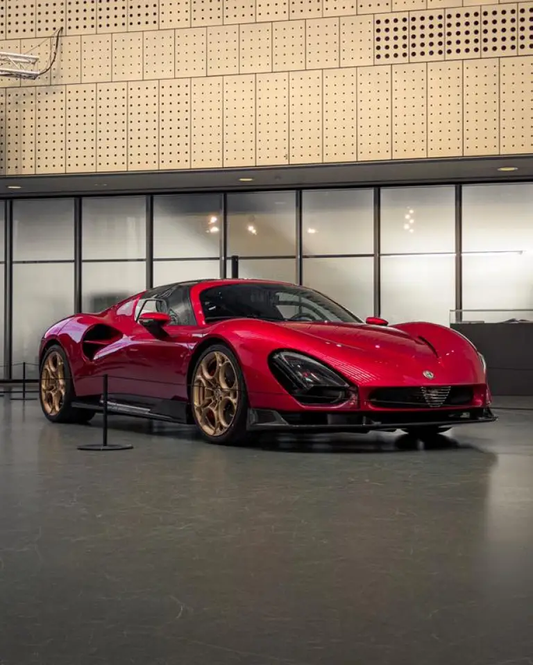 Alfa Romeo 33 Stradale - 10