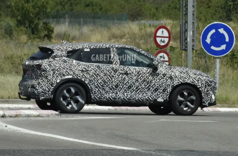Nissan Qashqai e-Power 2026 - Foto spia 01-10-2025 - 4