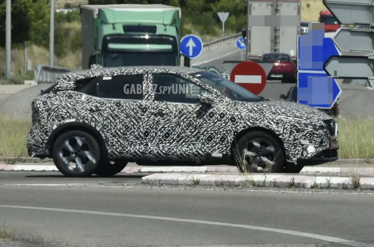 Nissan Qashqai e-Power 2026 - Foto spia 01-10-2025 - 2