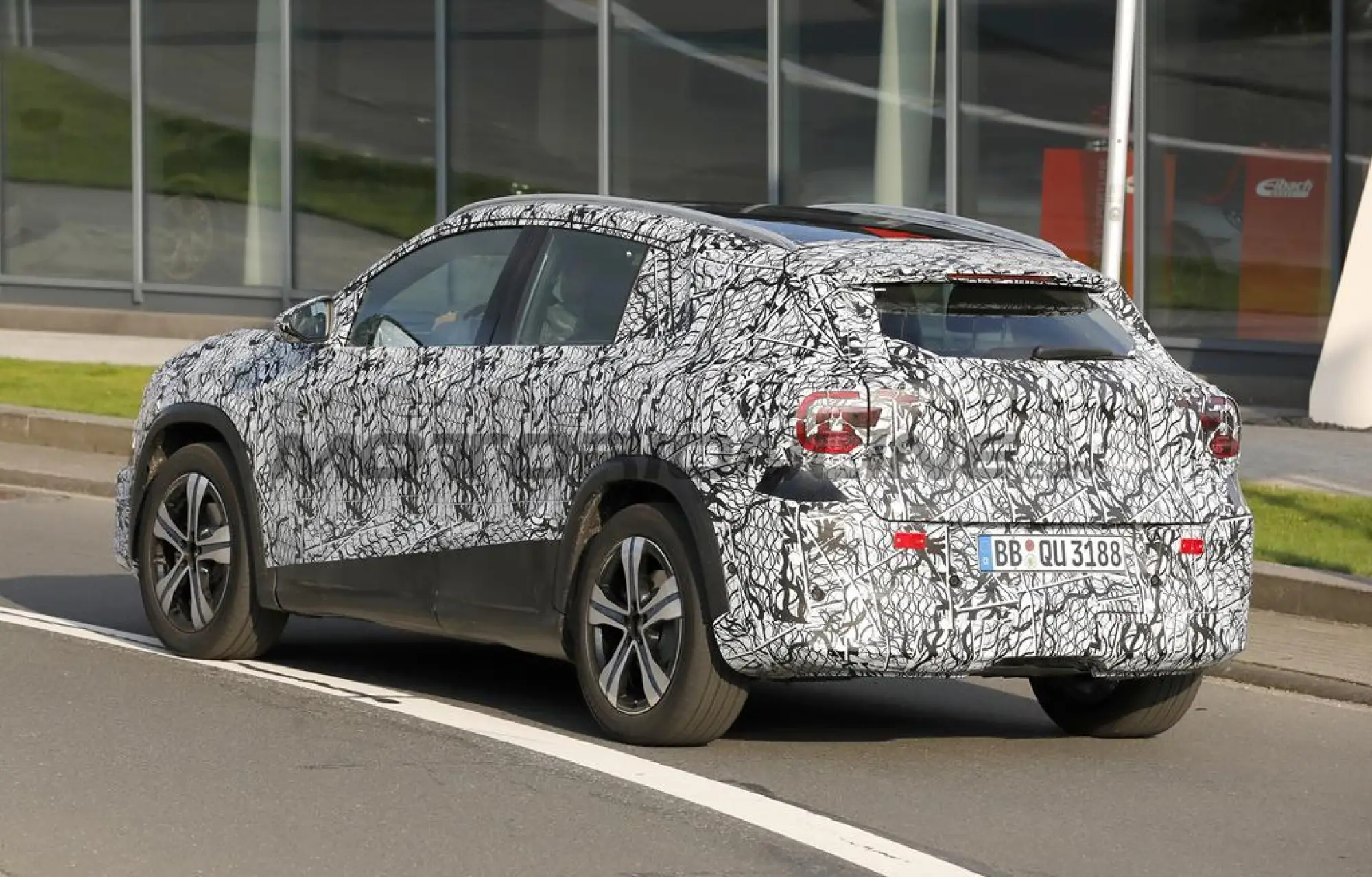 Mercedes GLA 2027 - Foto spia 03-10-2025 - 11