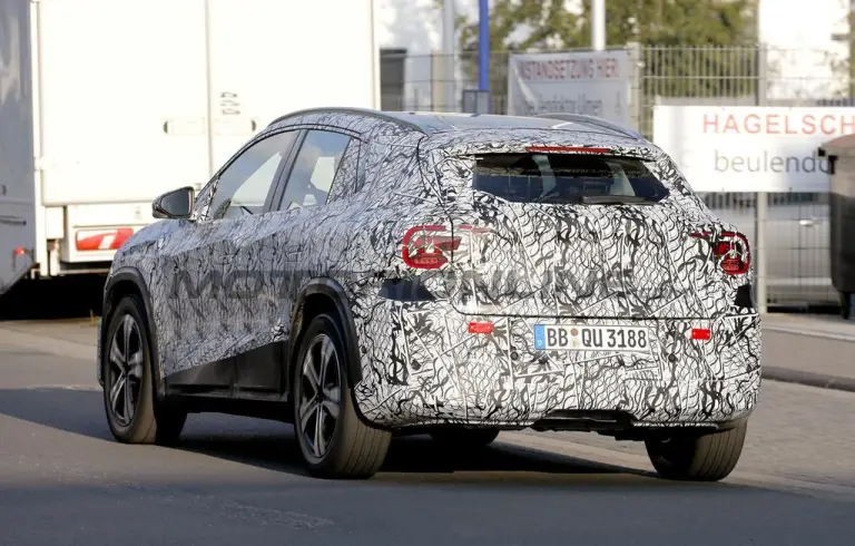 Mercedes GLA 2027 - Foto spia 03-10-2025 - 12