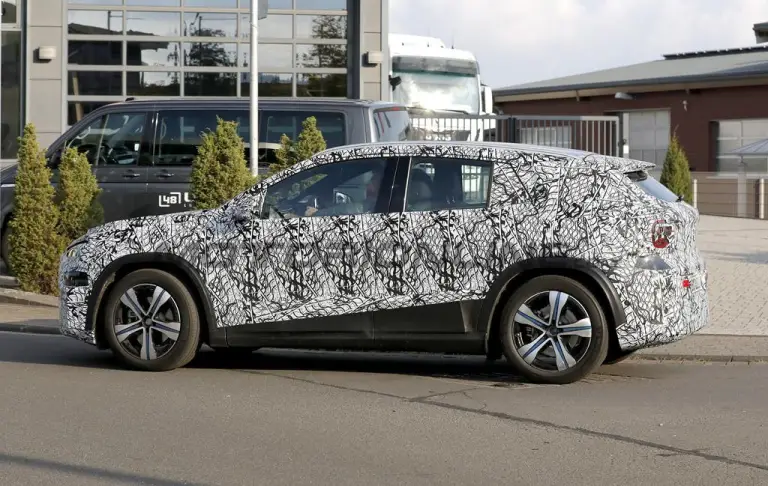 Mercedes GLA 2027 - Foto spia 03-10-2025 - 7