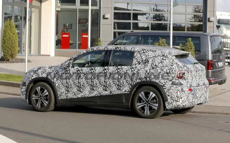 Mercedes GLA 2027 - Foto spia 03-10-2025 - 8