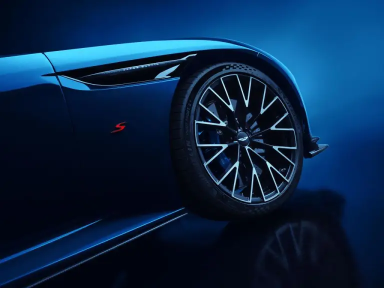 Aston Martin DB12 S - 6