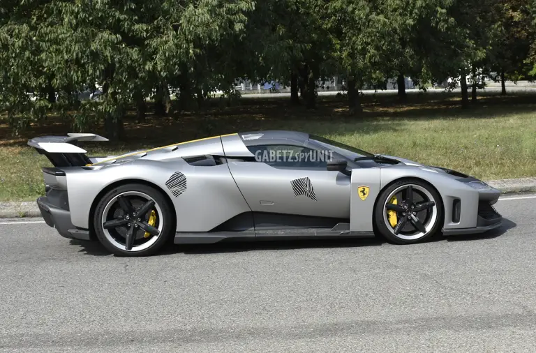Ferrari F80 - Foto spia 08-10-2025 - 11