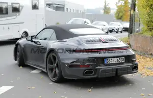 Porsche 911 Turbo Touring Cabrio - Foto spia 15-10-2025